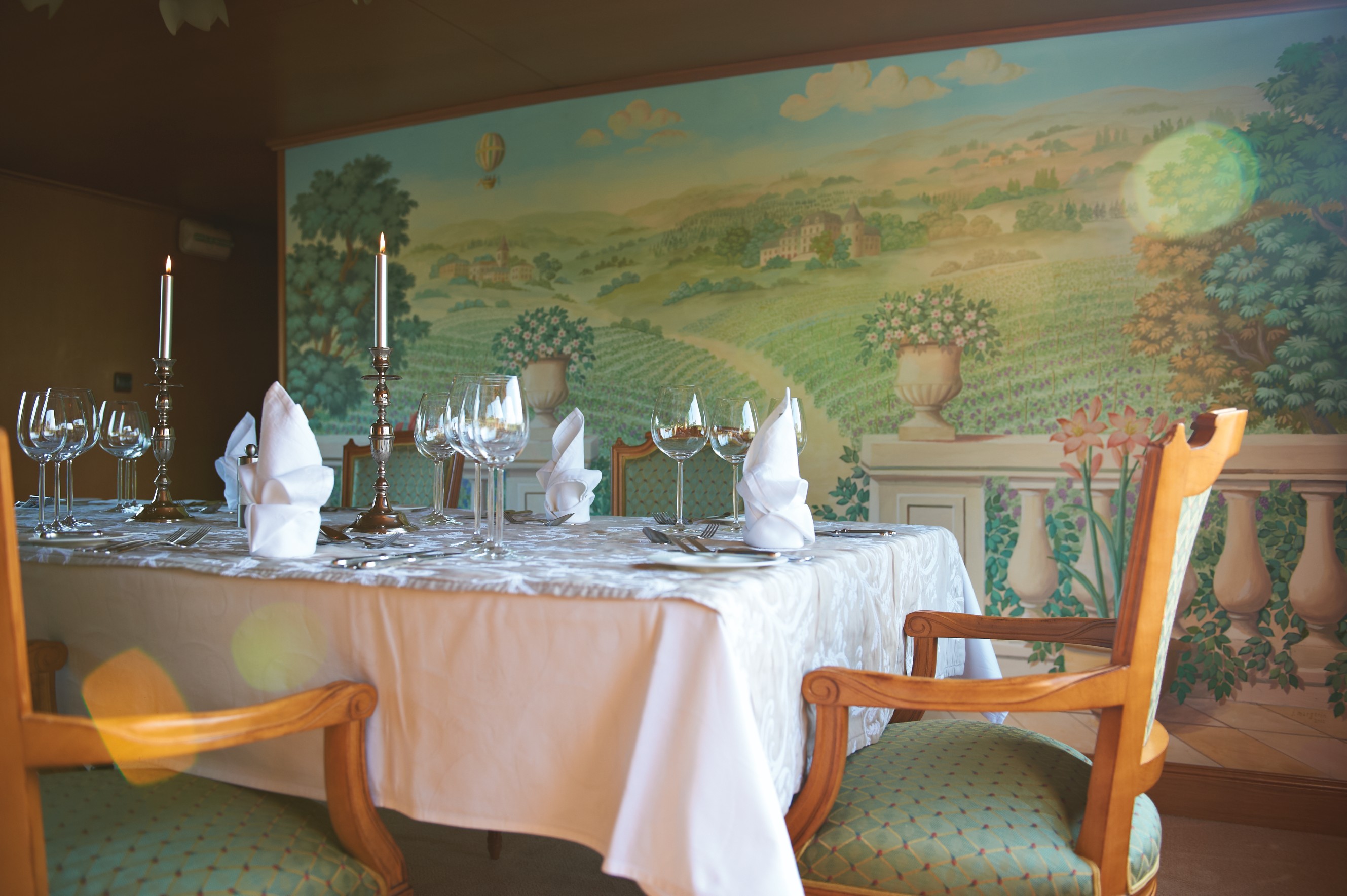 Belmond River Cruises Belmond Amaryllis Interior Restaurant Diner 3.jpg